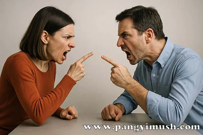 격하게 서로를 손가락으로 가리키며 소리치는 남녀, 갈등과 분노를 상징하는 모습